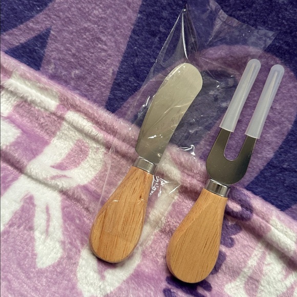 Heart-Shaped Bamboo Cheese Board Set - Picture 4 of 4